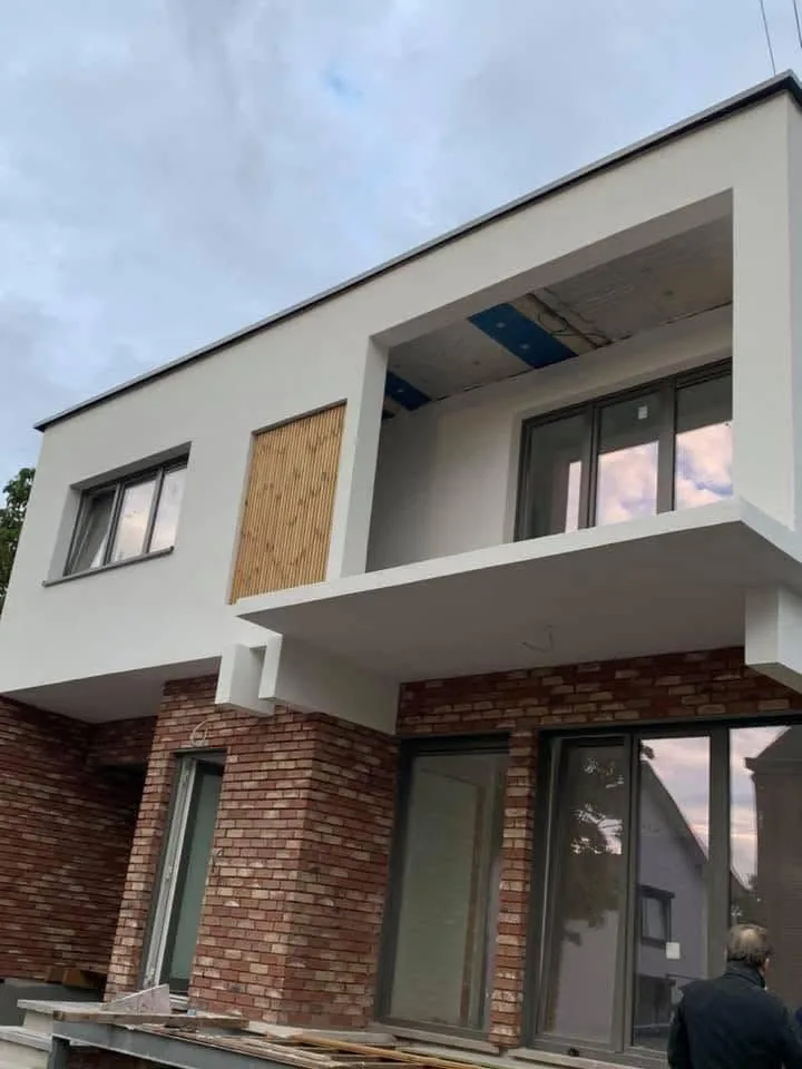 Crépi gratté façade rénovée à Herstal
