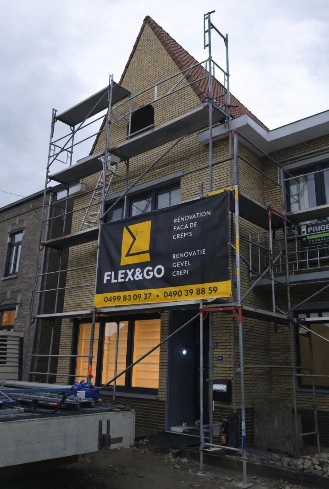 Crépi minéral clair sur façade rénovée à Heusden-Zolder